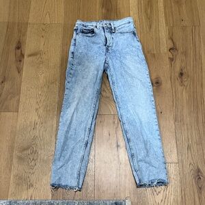 Old Navy Light Wash Women’s Slim Straight Jeans